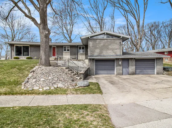 921 Woodlawn St, Ludington, MI 49431