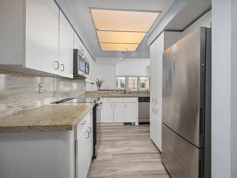 620 State St #123 — Photo 12