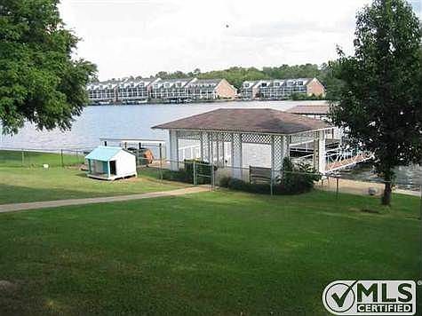 4th image of 320 Yorkshire Dr
