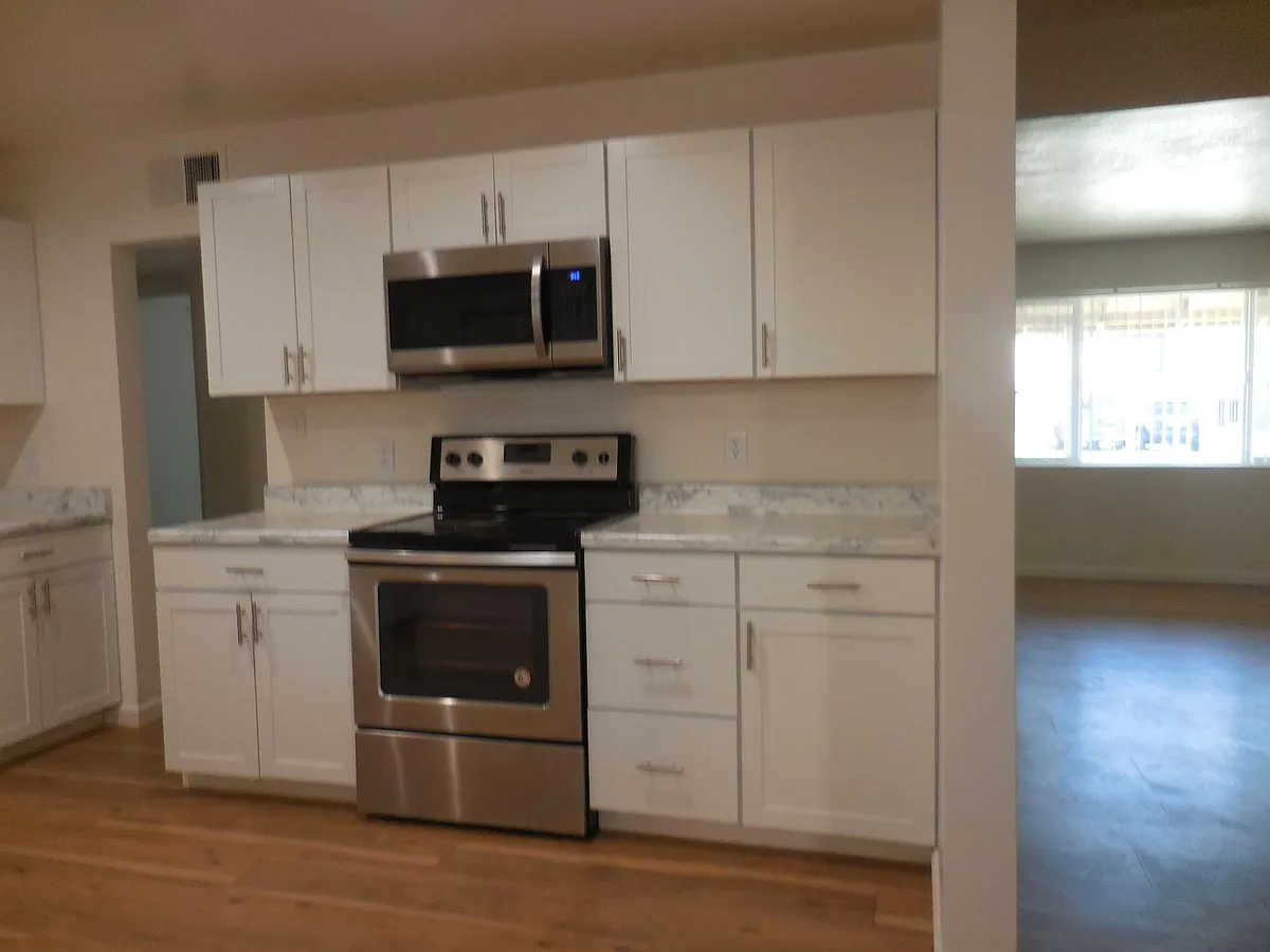 Kitchen - 1409 E Orange St