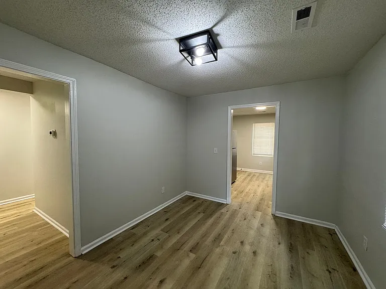 2109 Albany St — Photo 11