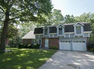 9029 Greenway Ln, Lenexa, KS 66215