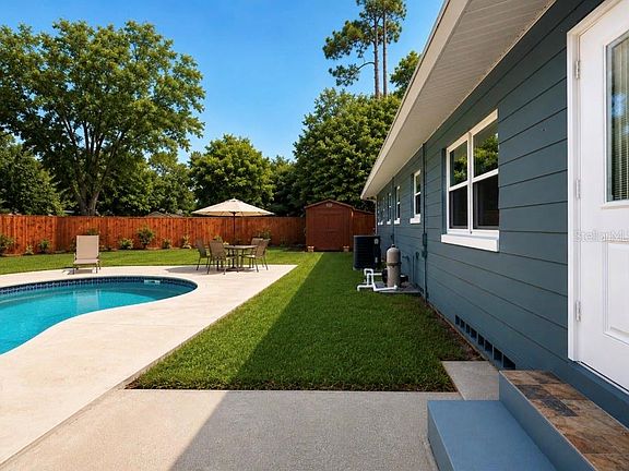 4th image of 569 NE 21ST TERRACE