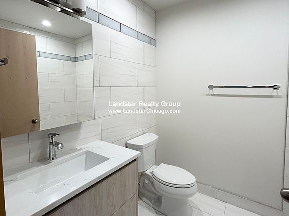 5th image of 4611 S Ellis Ave #207