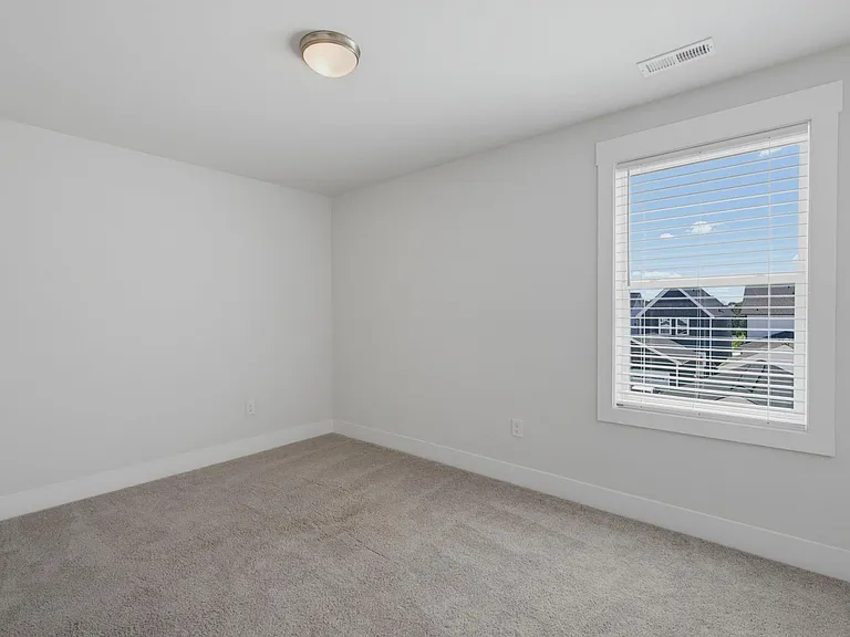 682 Vine Pkwy — Photo 17