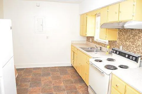 105 W 38th St #A — Photo 11