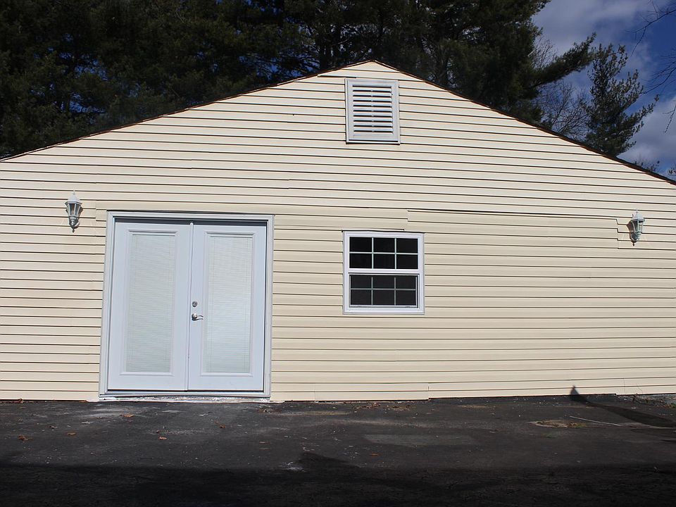 Welcome Home!! French font doors lead the way!!