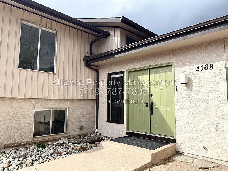 2168 Wildwood Dr — Photo 2