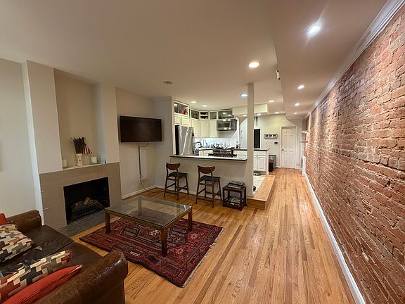 3rd image of 416 D St NE