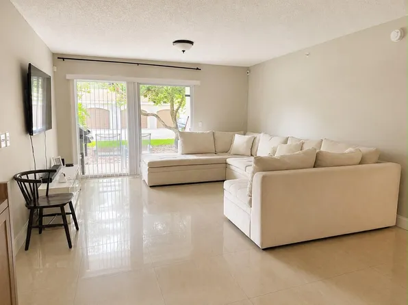 5045 Wiles Road #105, Coconut Creek, FL 33073