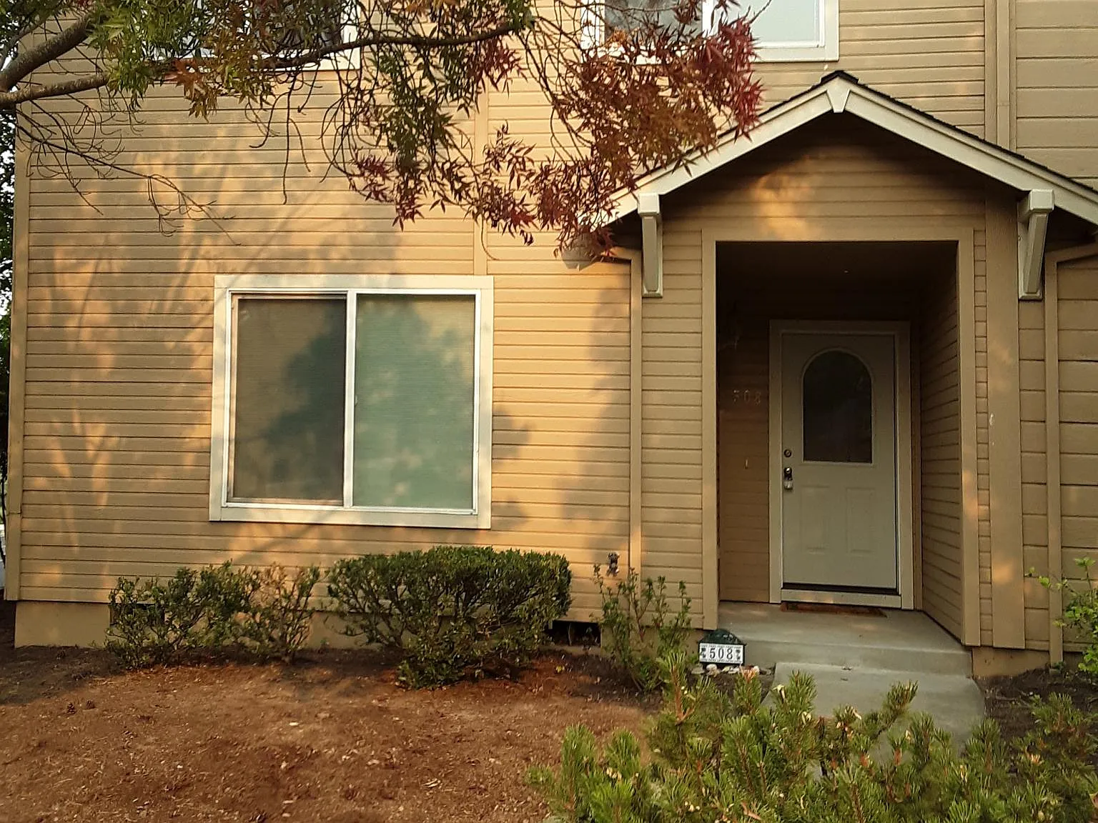 3 bed, 1228 sqft, $2,300 — Photo 1