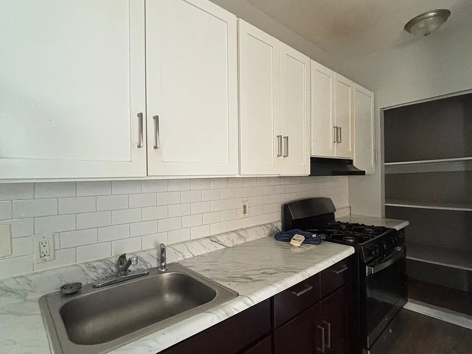 685 Summer Ave #6