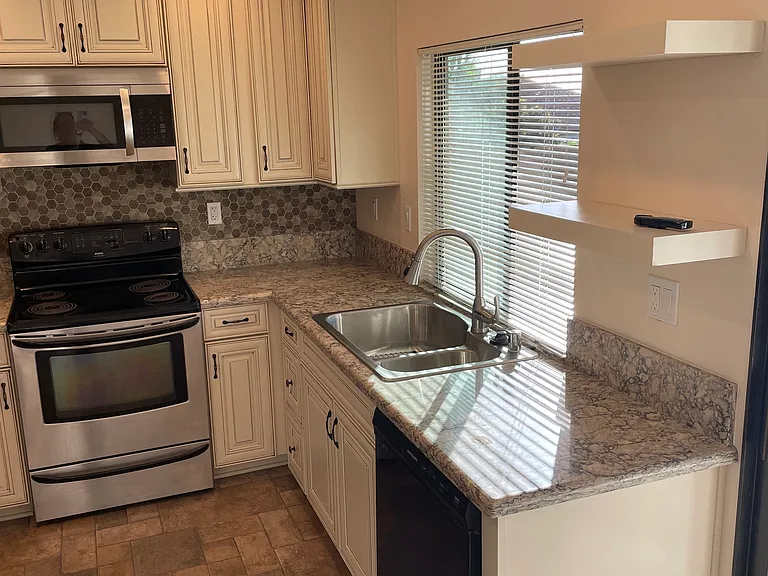 530 Lowewood Pl — Photo 8
