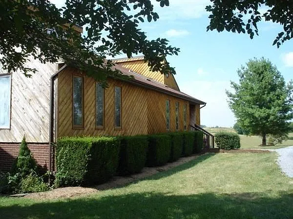 3220 Roderick Rd — Photo 2