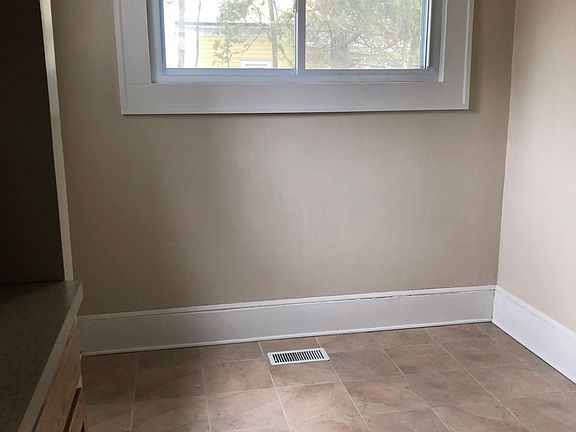 kitchen/eating alcove