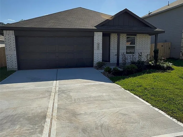 327 Parkin Ct — Photo 1