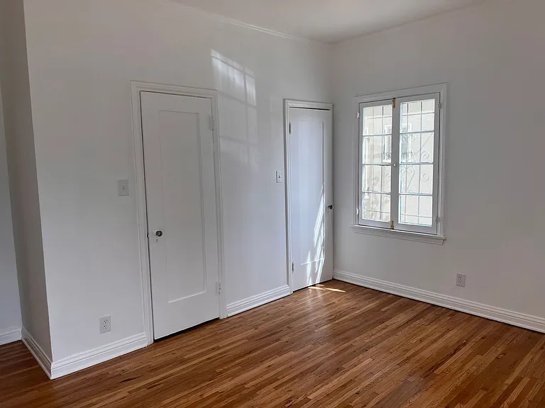 741 S Mansfield Ave — Photo 22