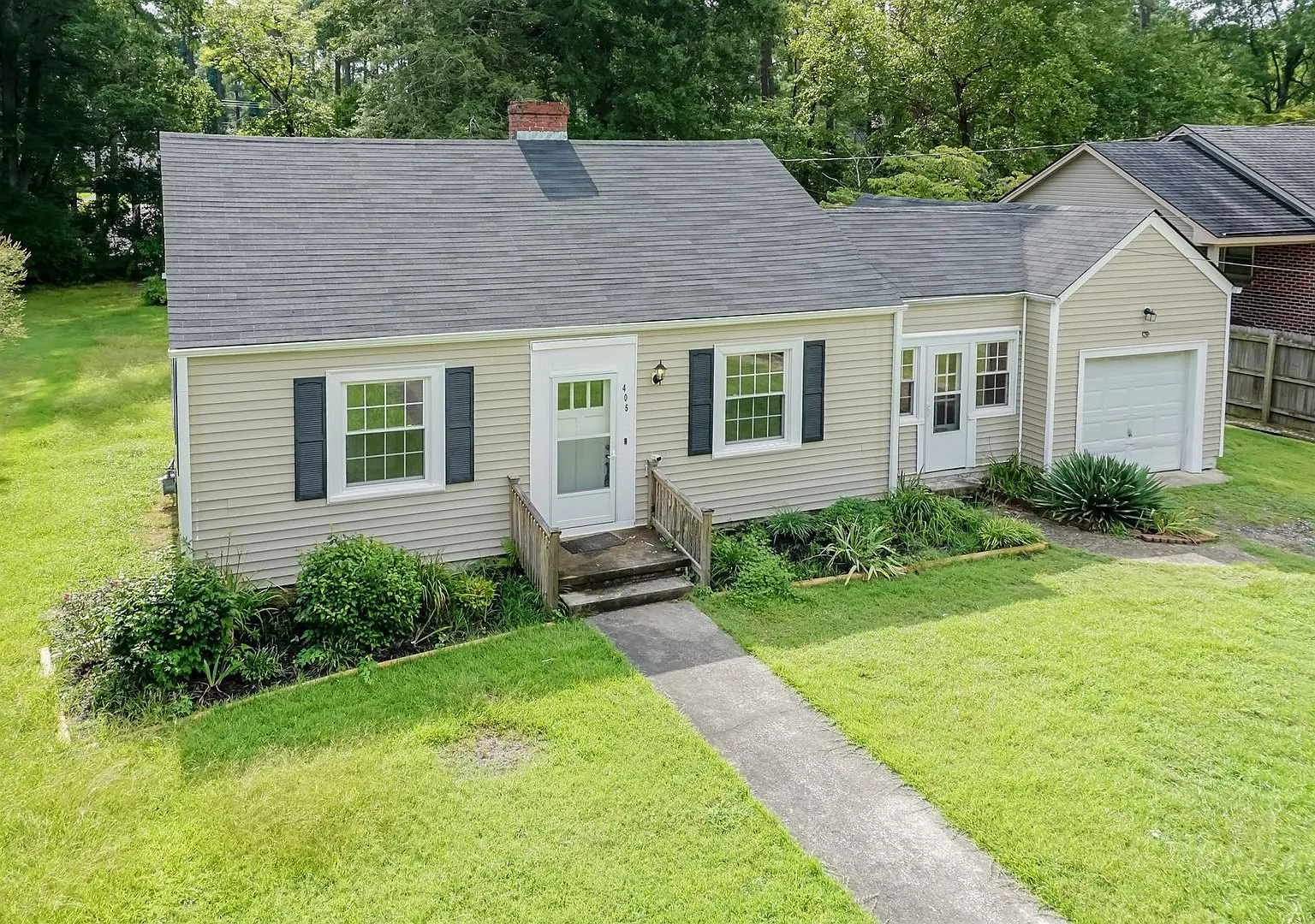 Two Bedroom, One Bath Single Family Home! — Photo 2