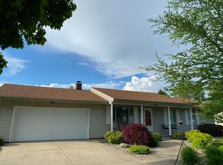 577 Royal Crest Dr, Saint Joseph, MI 49085