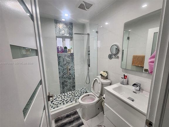 3rd image of 98XX NW 122nd Ter APT 1