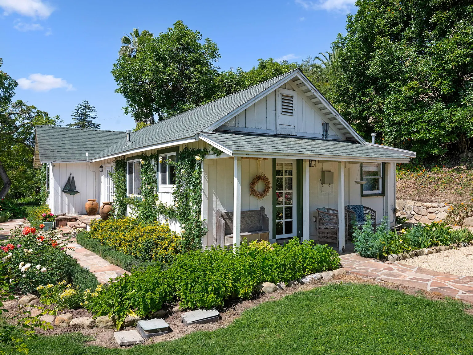 2 bed, $9,000 — Photo 1