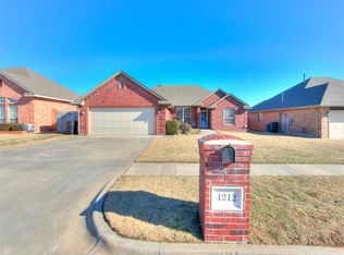 4212 Kensington Dr, Moore, OK 73160