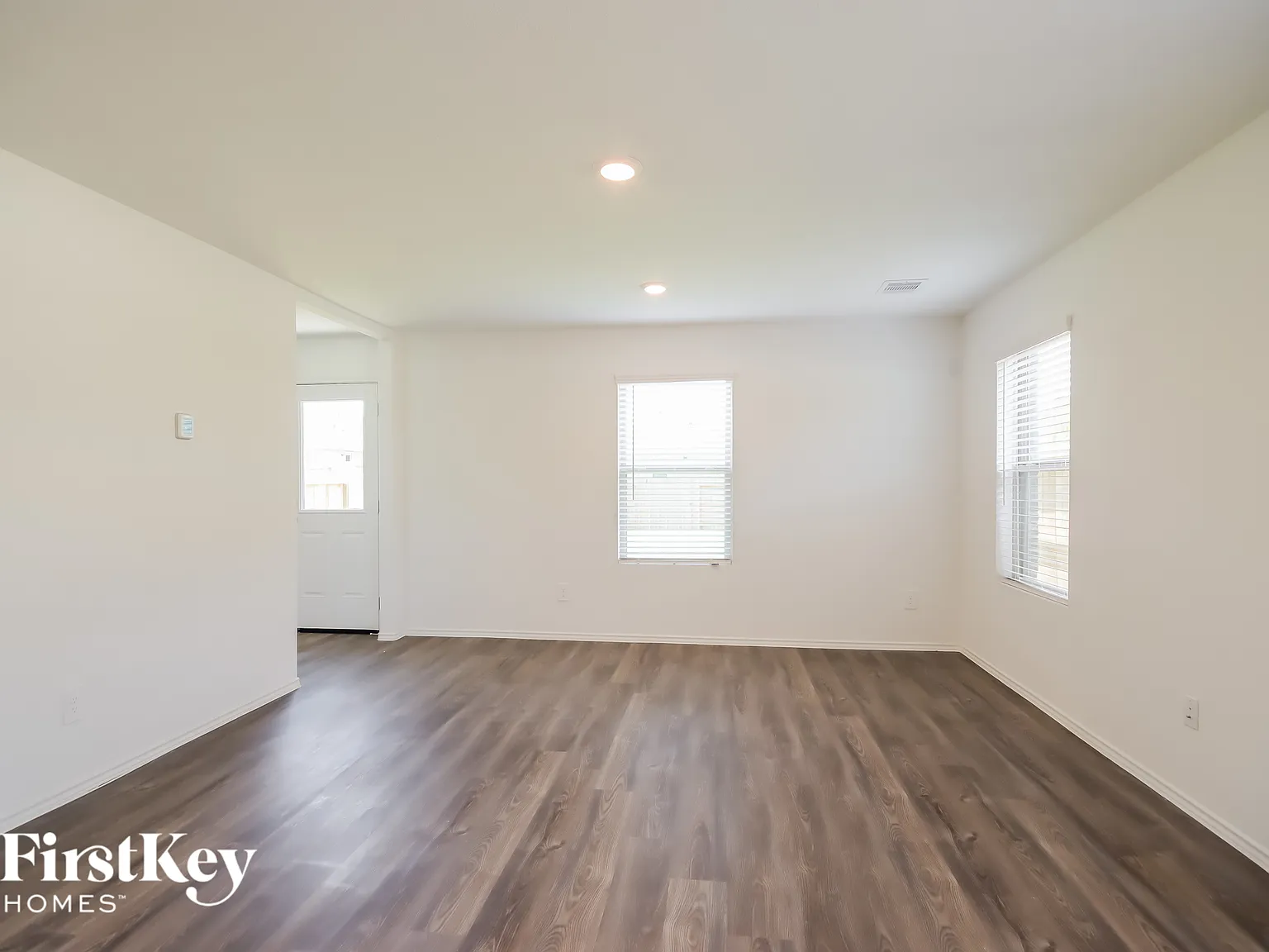 3 bed, 2.5 bath, 1651 sqft, $2,070 — Photo 3