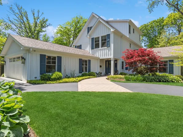 40 Oak Ter, Lake Bluff, IL 60044