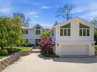 124 Ravinoaks Ln, Highland Park, IL 60035