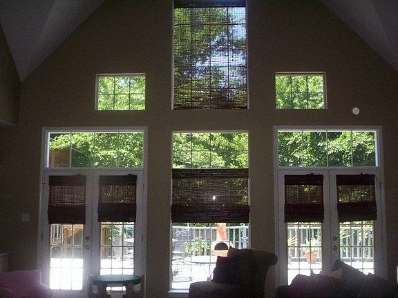 2nd image of 907 Woodglen Dr