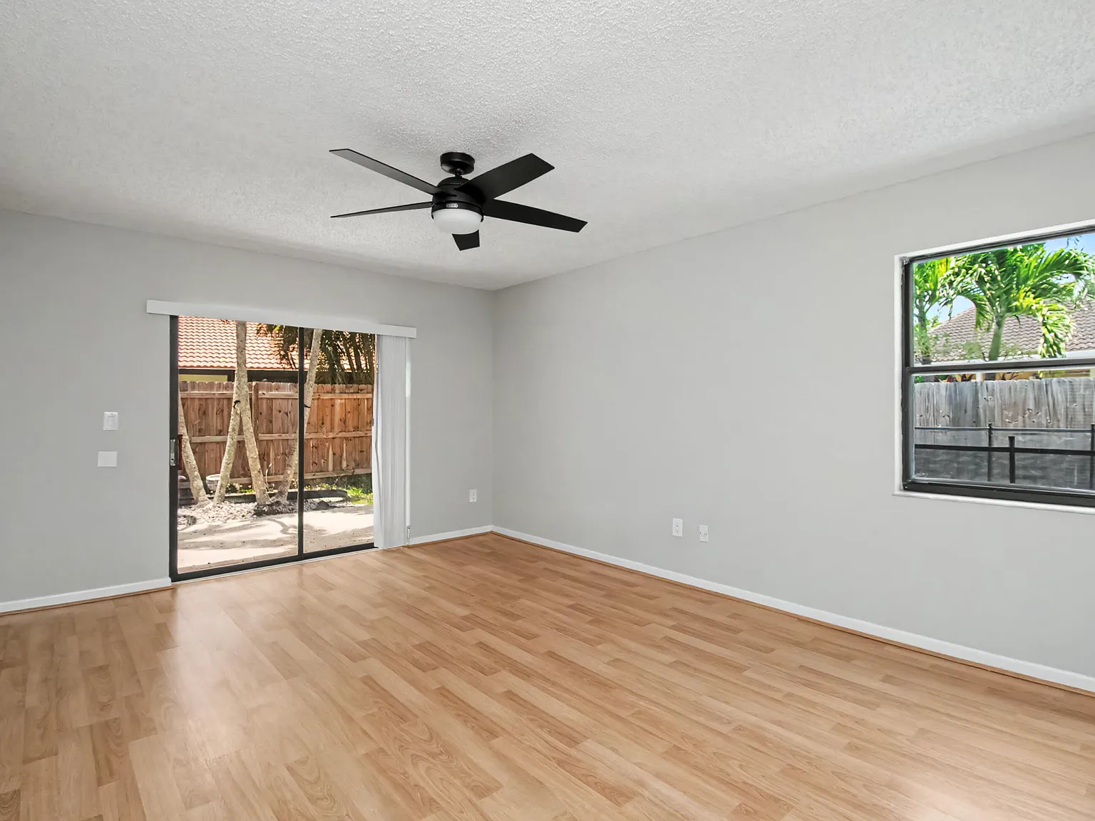 3 bed, 1803 sqft, $4,975 — Photo 4
