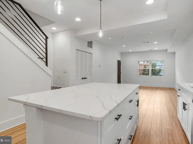 1225 Raum St NE #1 — Photo 7
