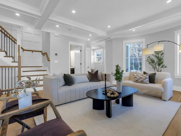 161 Lakeview Ave #2, Cambridge, MA 02138