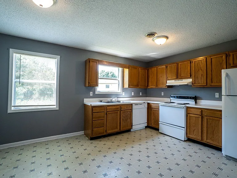 360 Britton Ave — Photo 9