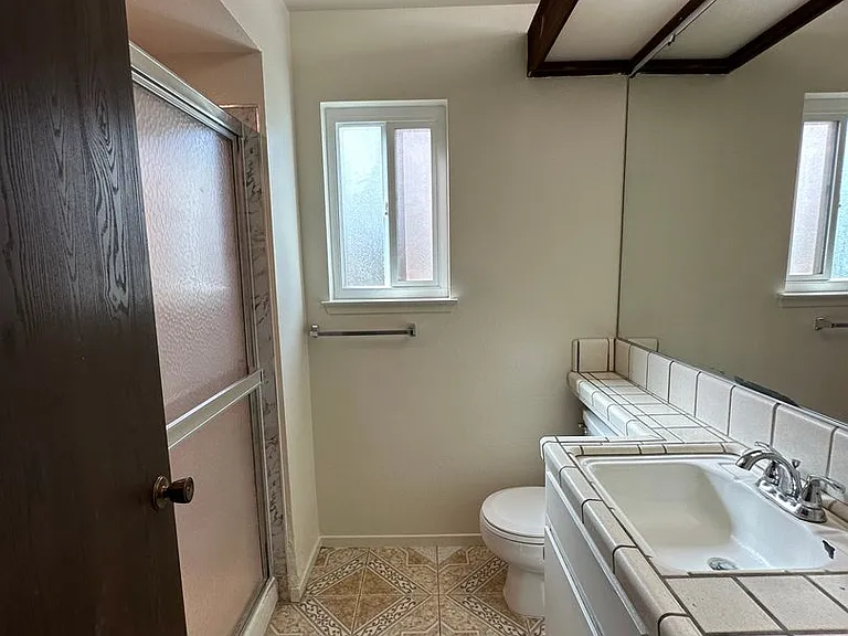 1135 Amberwood Ln — Photo 14