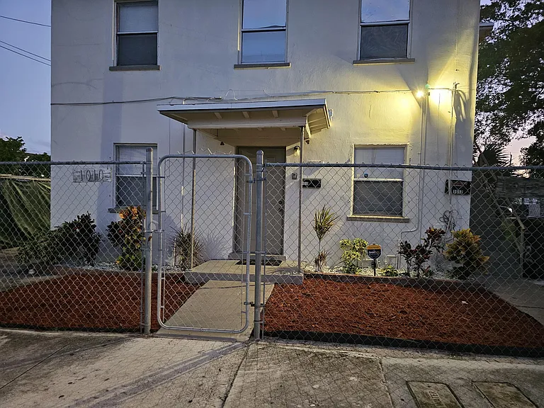 1010 Grant St — Photo 1