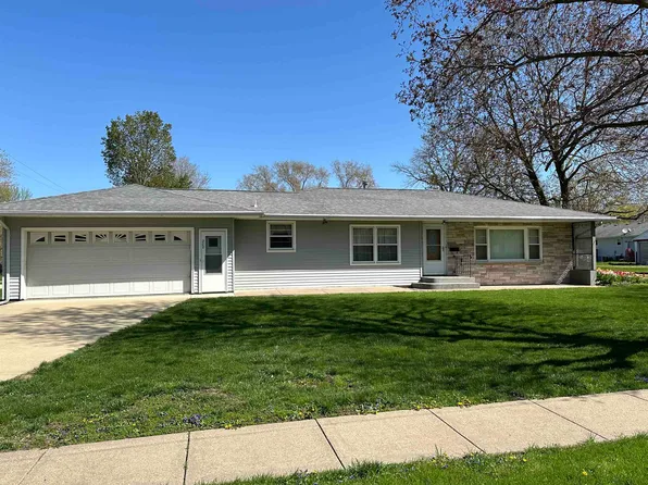 202 Market St, Delmar, IA 52037