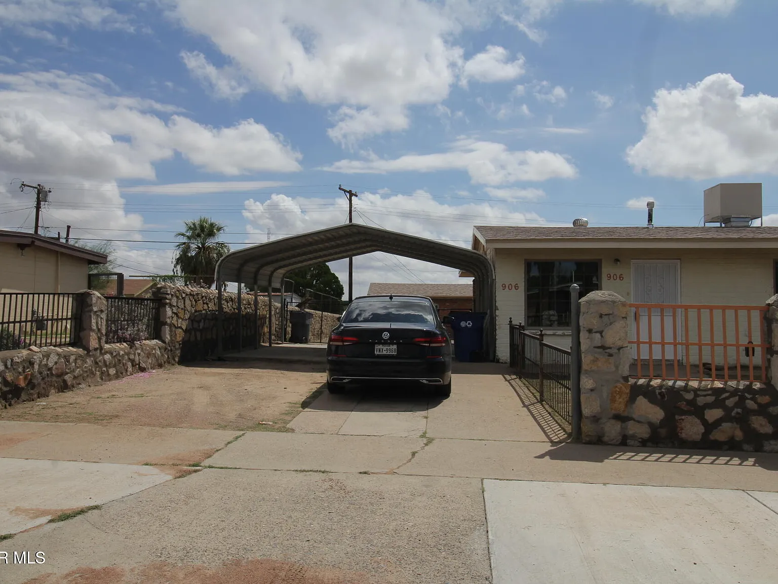 3 bed, 950 sqft, $1,375 — Photo 2