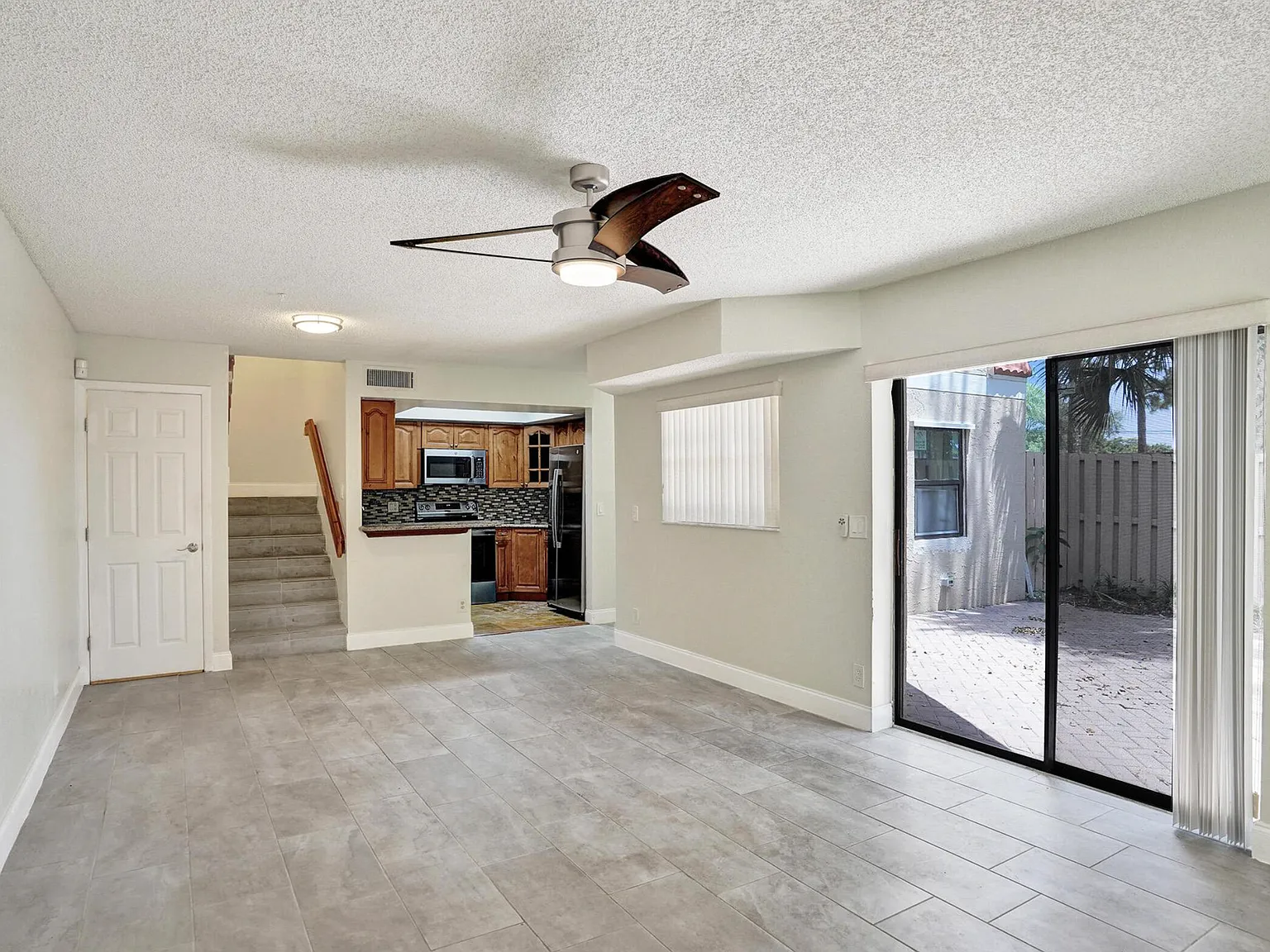 3 bed, 1326 sqft, $2,600 — Photo 4