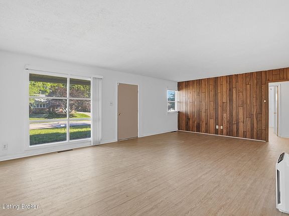 4th image of 2132 Belmont Rd
