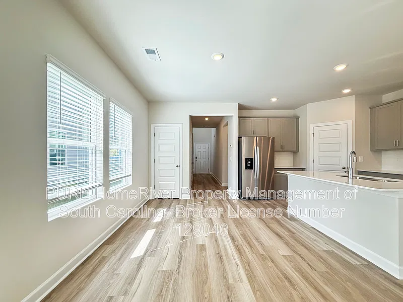 4 bed, 2.5 bath, 2018 sqft, $2,085 — Photo 3