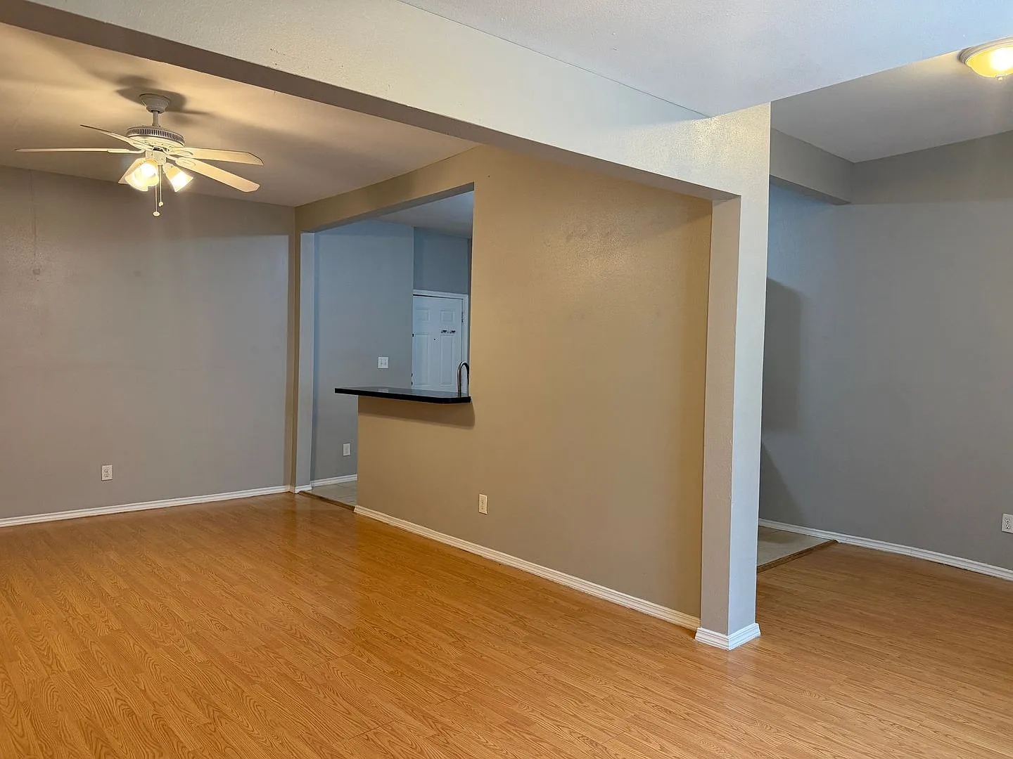 Large 2-Bedroom Near I-10 & Culebra — Photo 3
