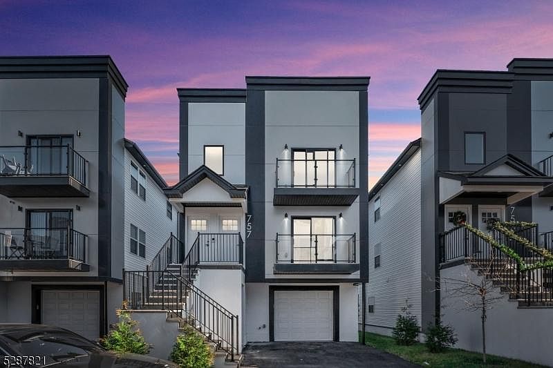 1st image of 757 Seaport Dr #1
