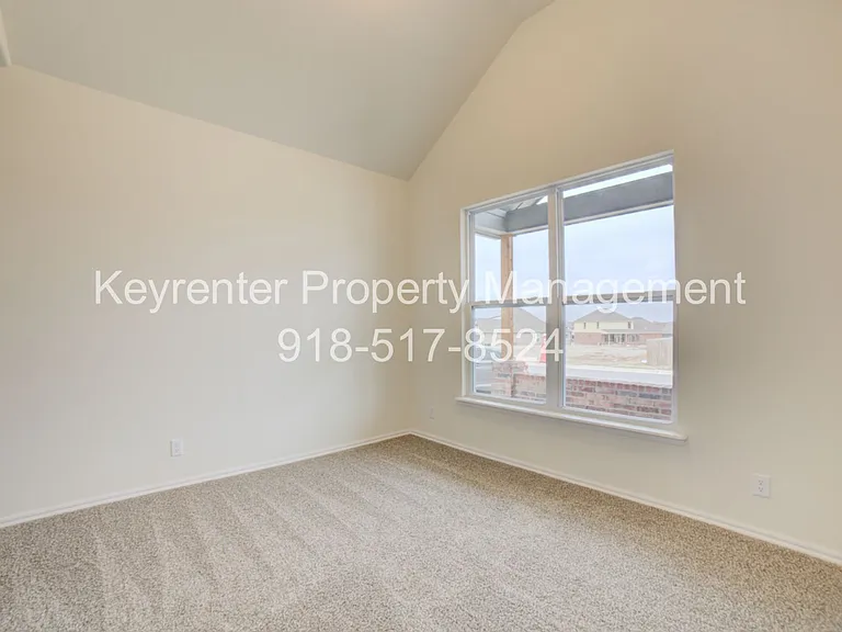 706 W 54th St — Photo 25