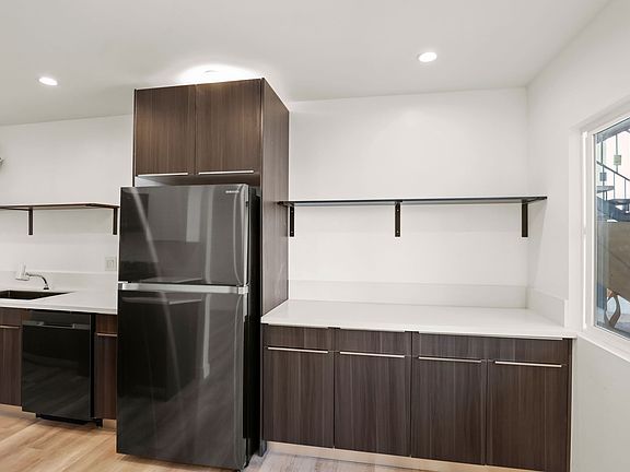 4th image of 2561 W Avenue 30 #I