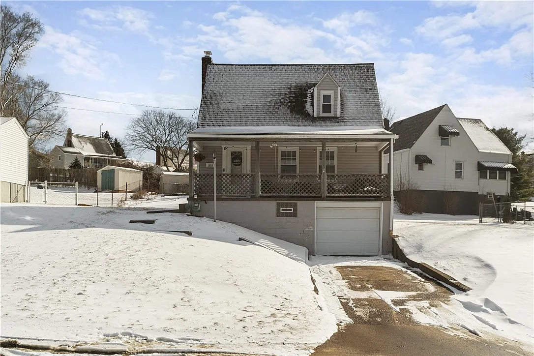 904 Valleyview Dr photo 1