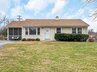 611 Barton Ln, Ballwin, MO 63021