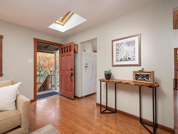 4th image of 212 Windsor Dr