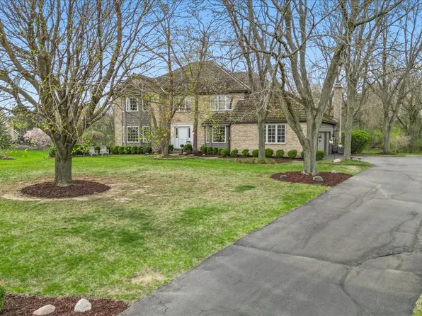 764 Old Westbury Rd, Crystal Lake, IL 60012