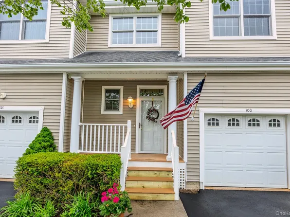 100 Cove Lane #100, East Setauket, NY 11733